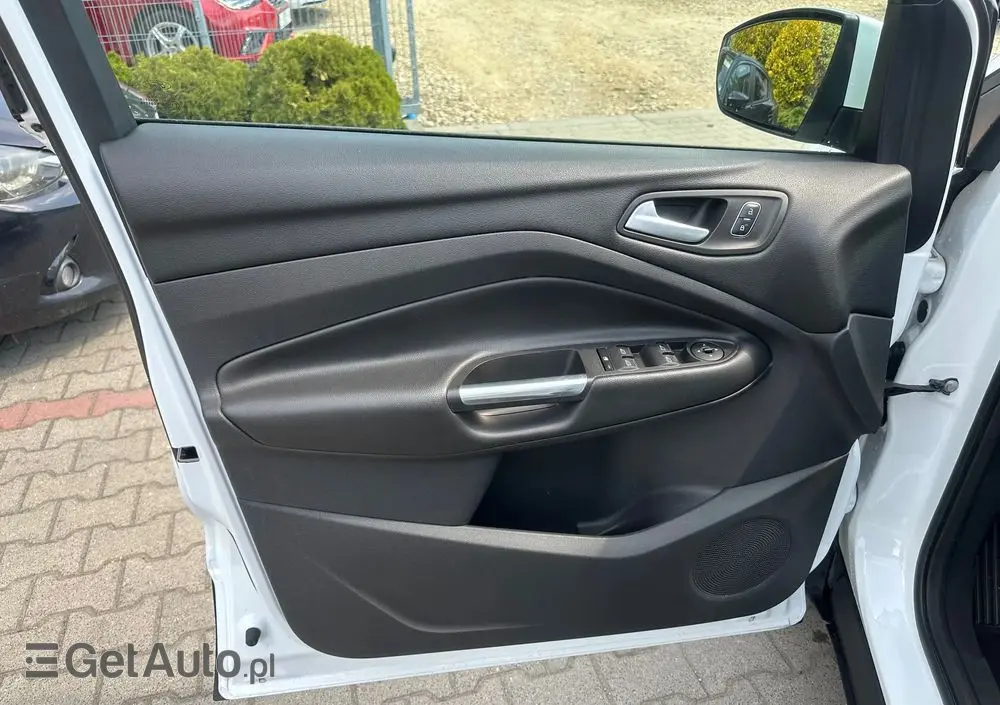 FORD Kuga 1.5 EcoBoost 2x4 Trend