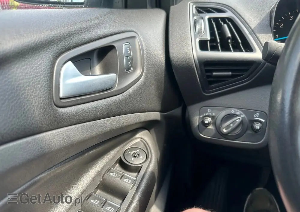 FORD Kuga 1.5 EcoBoost 2x4 Trend