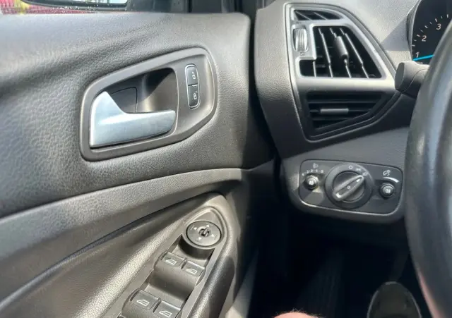 FORD Kuga 1.5 EcoBoost 2x4 Trend