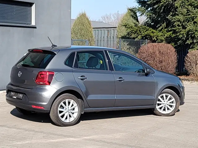 VOLKSWAGEN Polo Comfortline