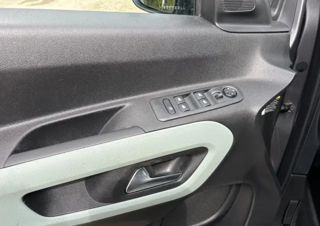 CITROËN Berlingo M PureTech 110 SHINE
