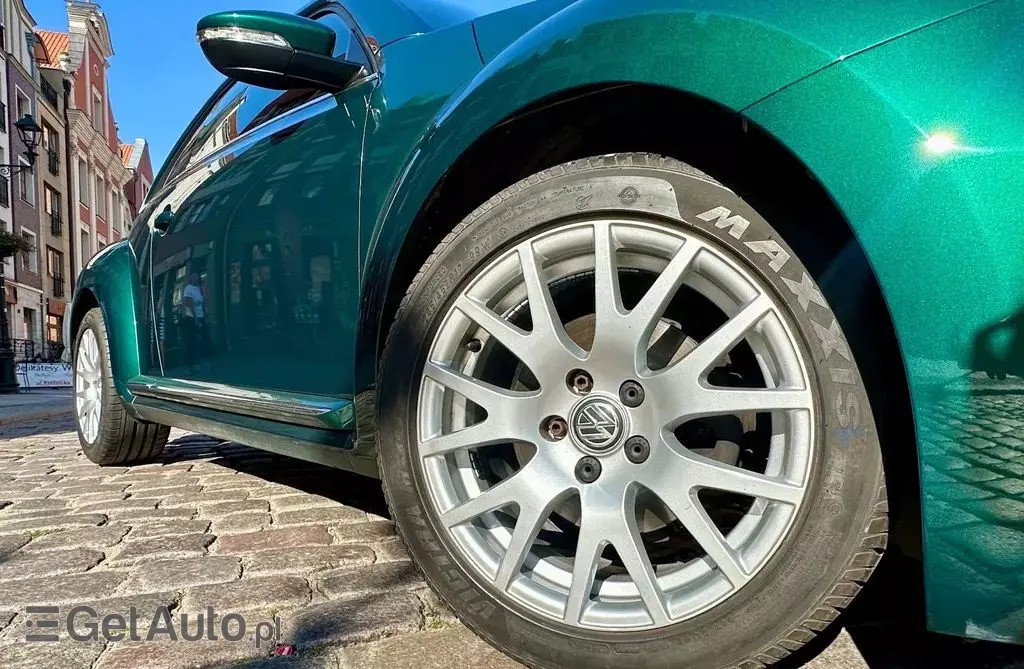 VOLKSWAGEN Beetle 