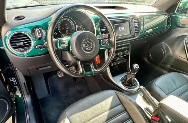 VOLKSWAGEN Beetle 