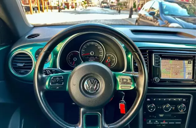 VOLKSWAGEN Beetle 