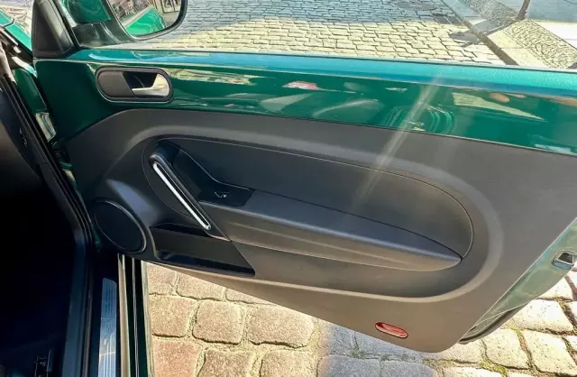 VOLKSWAGEN Beetle 