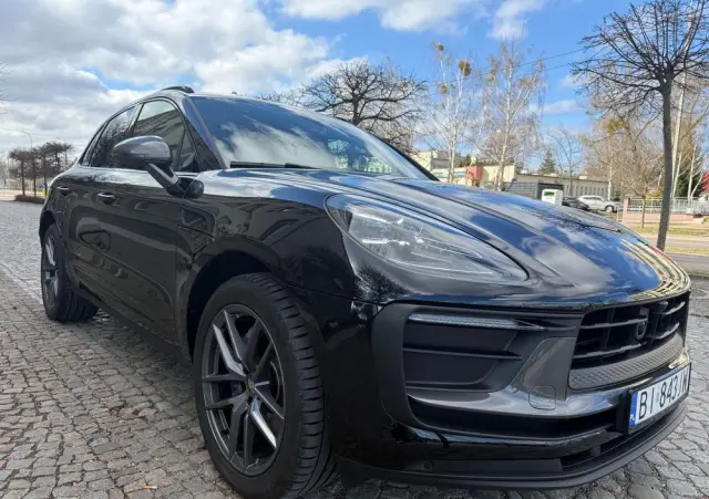 PORSCHE Macan T