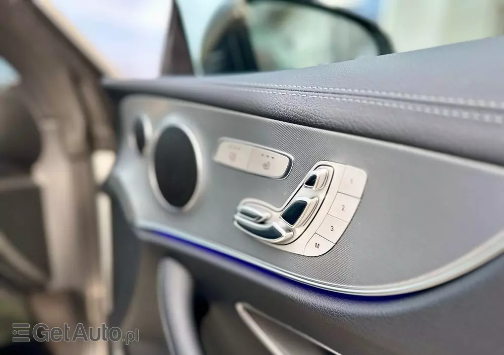 MERCEDES-BENZ Klasa E 200 Cabrio 9G-TRONIC AMG Line