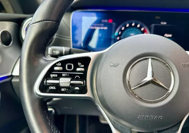 MERCEDES-BENZ Klasa E 200 Cabrio 9G-TRONIC AMG Line