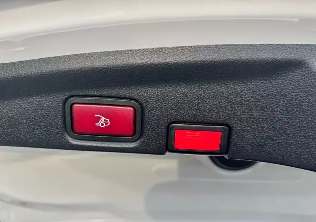 MERCEDES-BENZ Klasa E 200 Cabrio 9G-TRONIC AMG Line