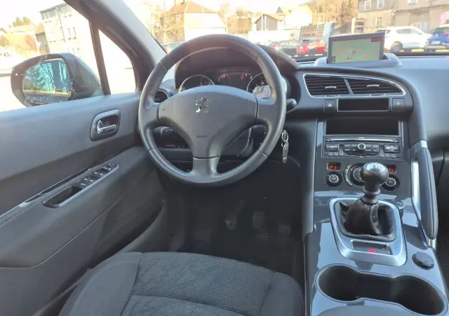 PEUGEOT 3008 1.6 Allure