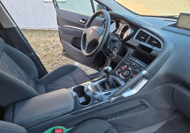 PEUGEOT 3008 1.6 Allure