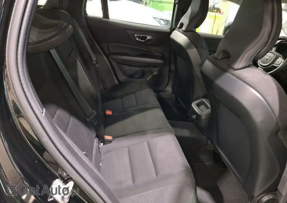 VOLVO V60 B4 D Geartronic Momentum Pro