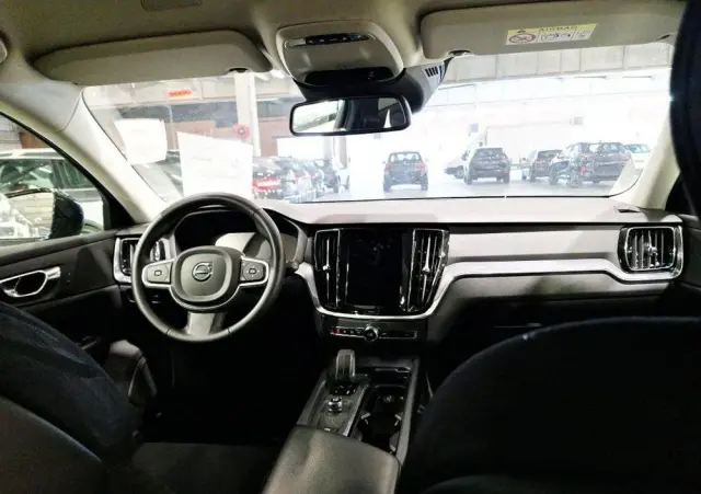 VOLVO V60 B4 D Geartronic Momentum Pro