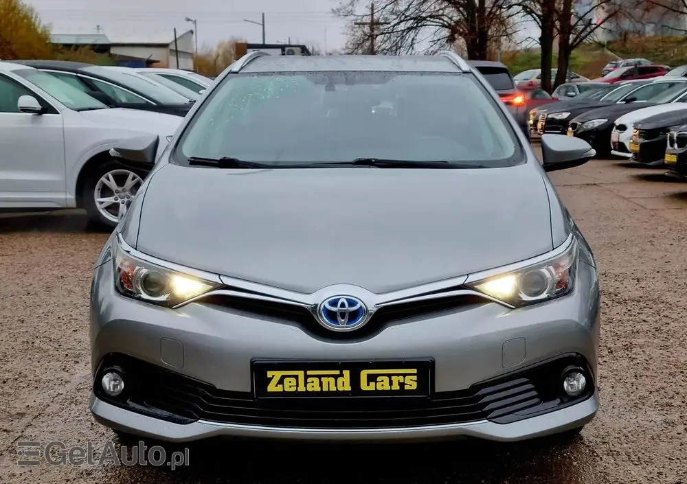 TOYOTA Auris Hybrid 135 Comfort