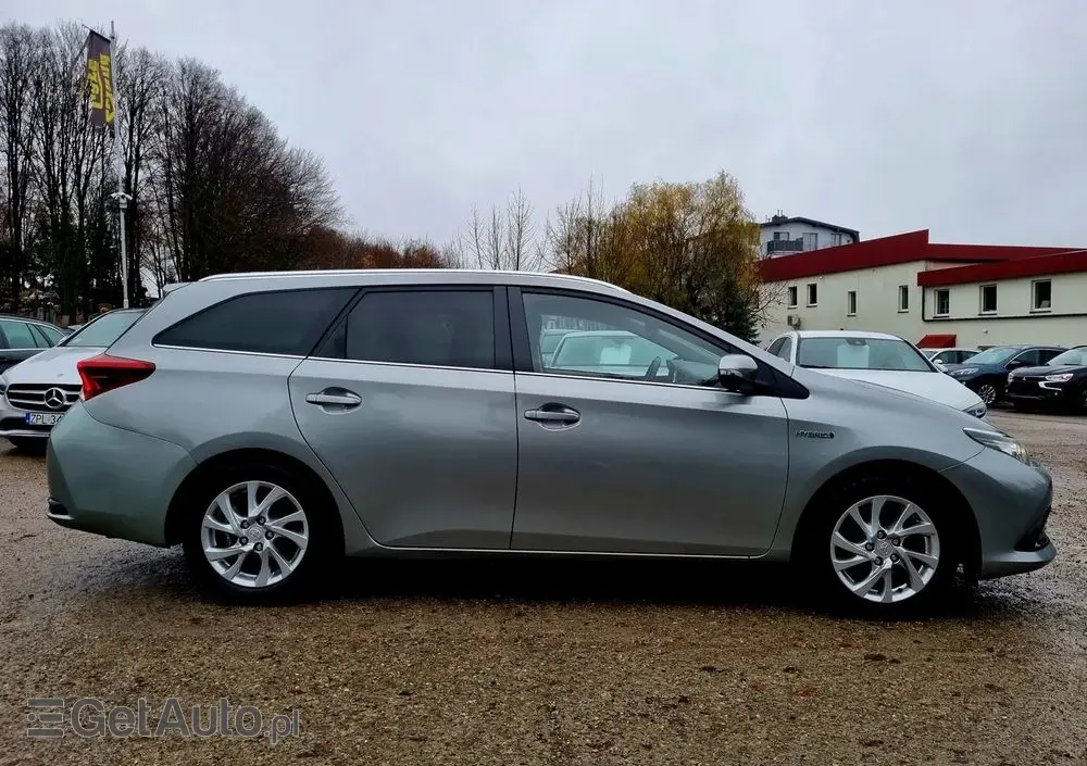 TOYOTA Auris Hybrid 135 Comfort