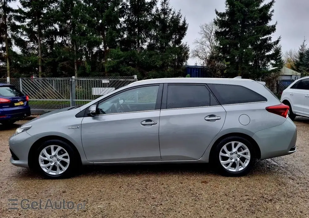TOYOTA Auris Hybrid 135 Comfort