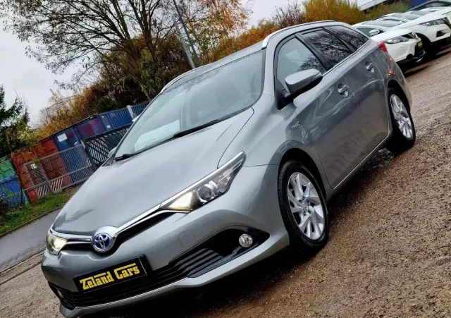 TOYOTA Auris Hybrid 135 Comfort