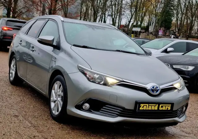 TOYOTA Auris Hybrid 135 Comfort