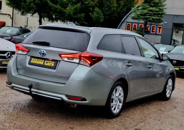 TOYOTA Auris Hybrid 135 Comfort