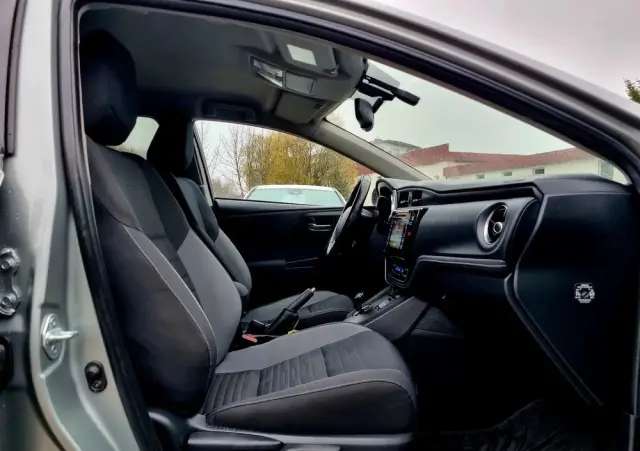 TOYOTA Auris Hybrid 135 Comfort