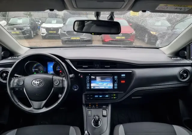 TOYOTA Auris Hybrid 135 Comfort