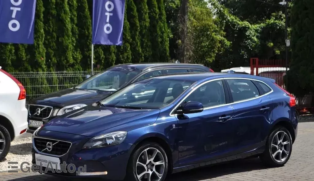 VOLVO V40 