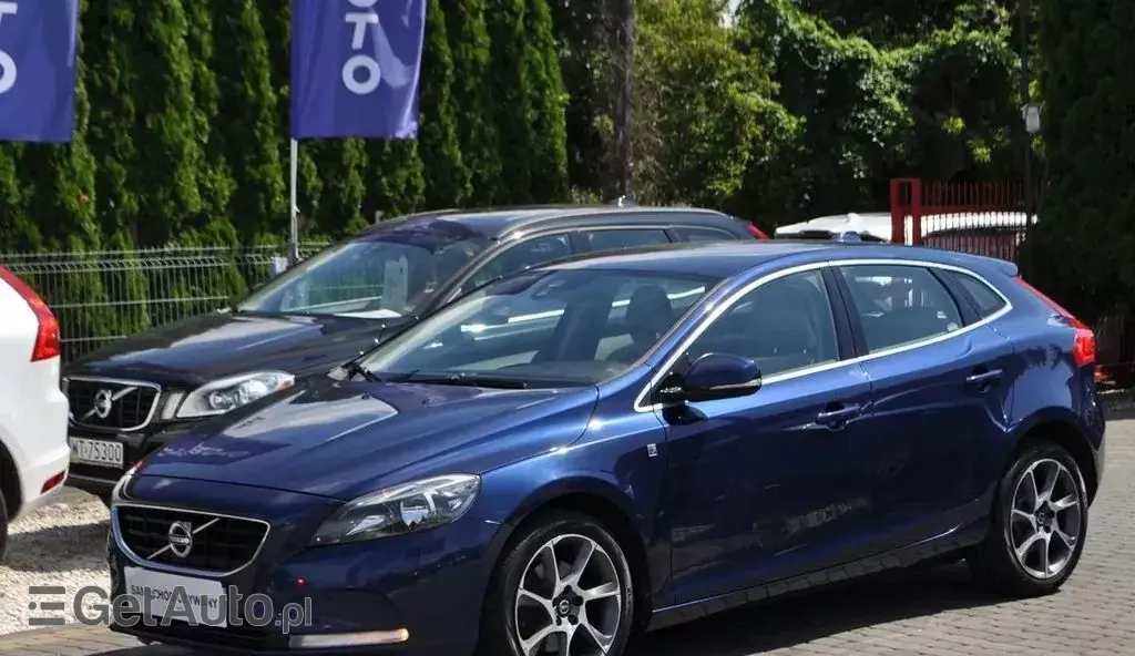 VOLVO V40 