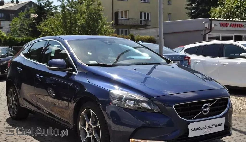 VOLVO V40 