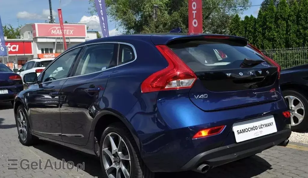 VOLVO V40 