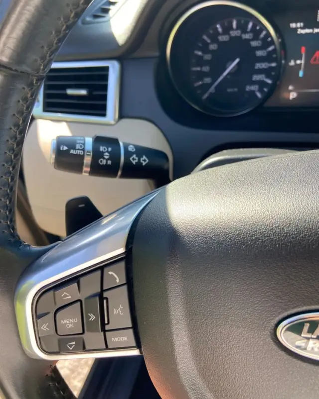 LAND ROVER Discovery Sport 2.0 D180