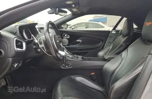 ASTON MARTIN DB11 