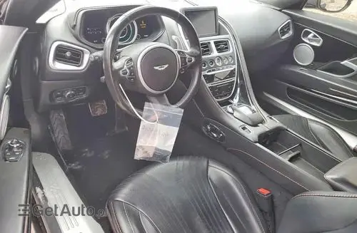 ASTON MARTIN DB11 