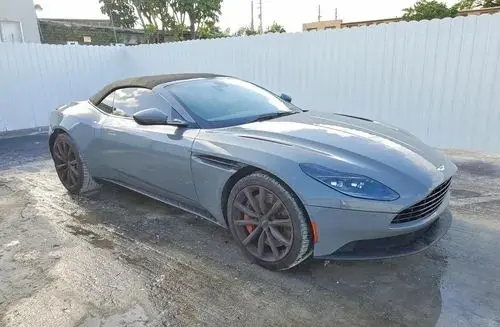 ASTON MARTIN DB11 