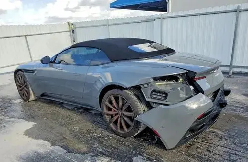 ASTON MARTIN DB11 