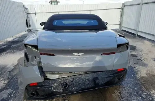 ASTON MARTIN DB11 