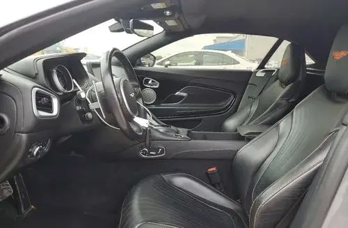 ASTON MARTIN DB11 