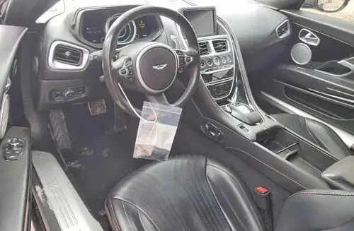 ASTON MARTIN DB11 