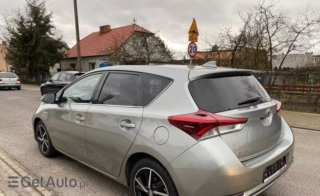 TOYOTA Auris 