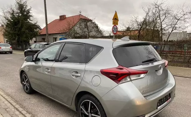 TOYOTA Auris 