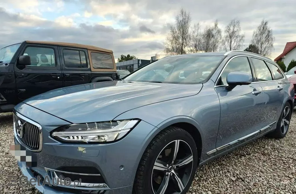 VOLVO V90 