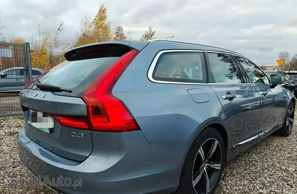 VOLVO V90 