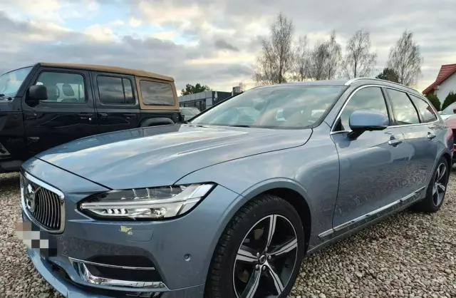 VOLVO V90 