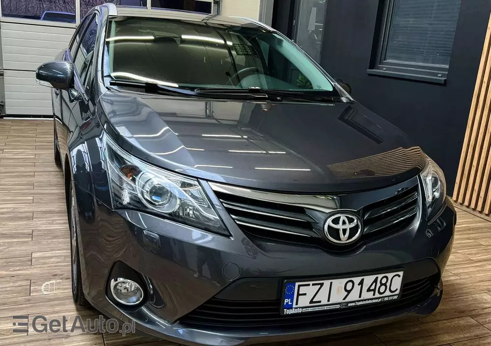 TOYOTA Avensis 1.8 Premium