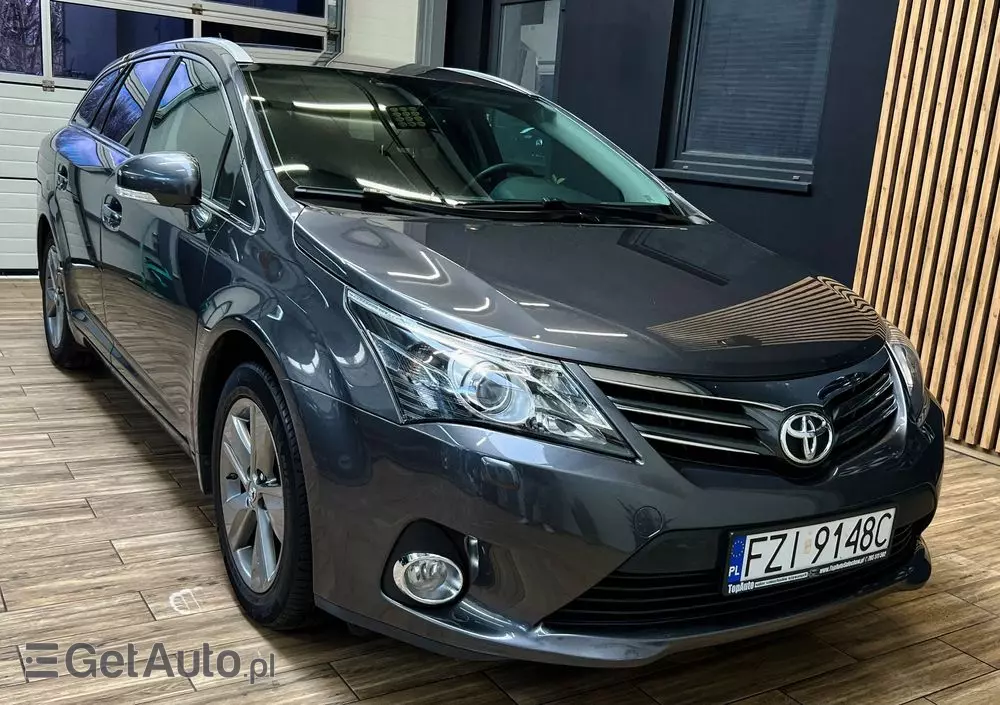 TOYOTA Avensis 1.8 Premium