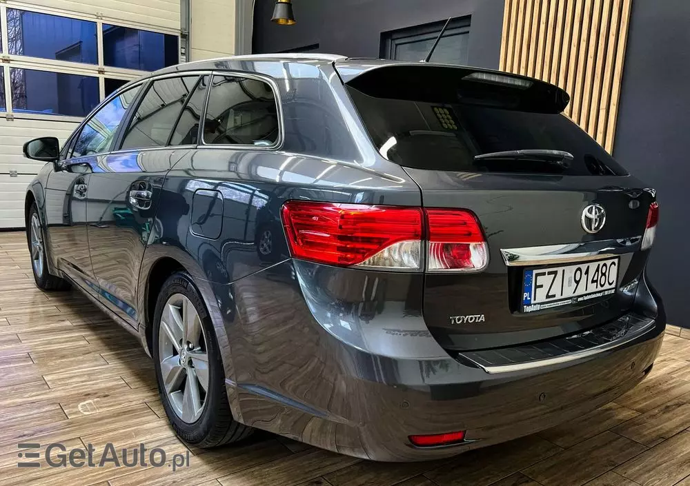 TOYOTA Avensis 1.8 Premium