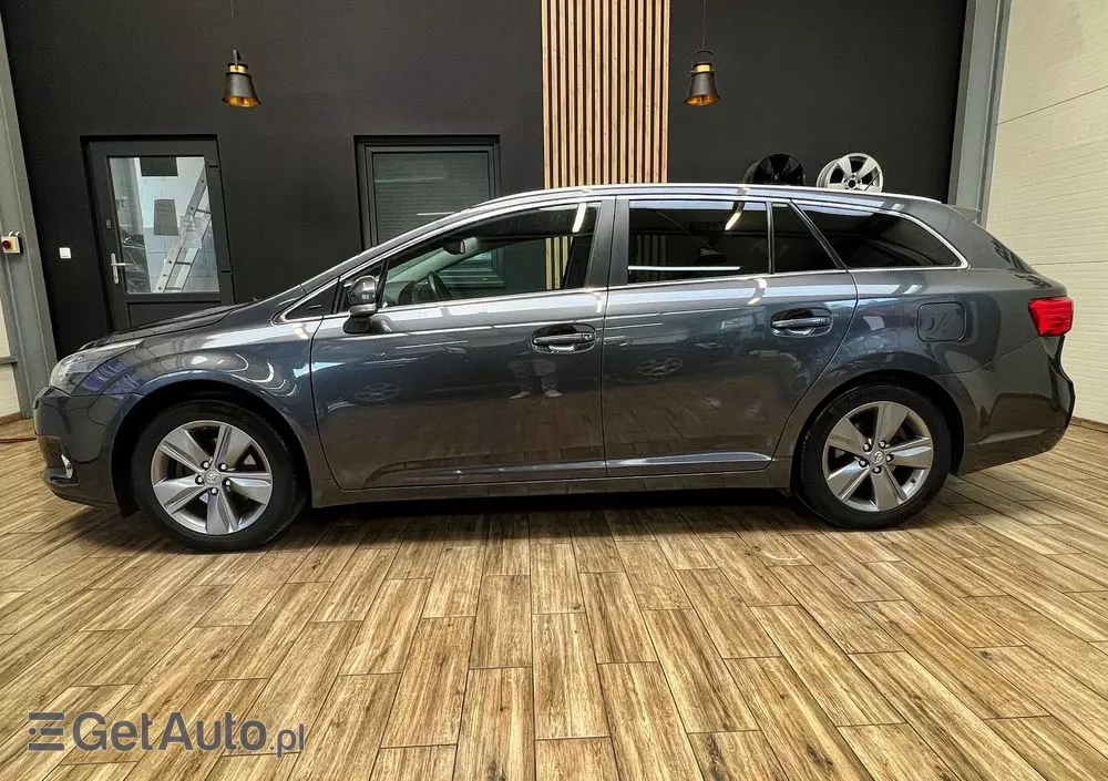 TOYOTA Avensis 1.8 Premium