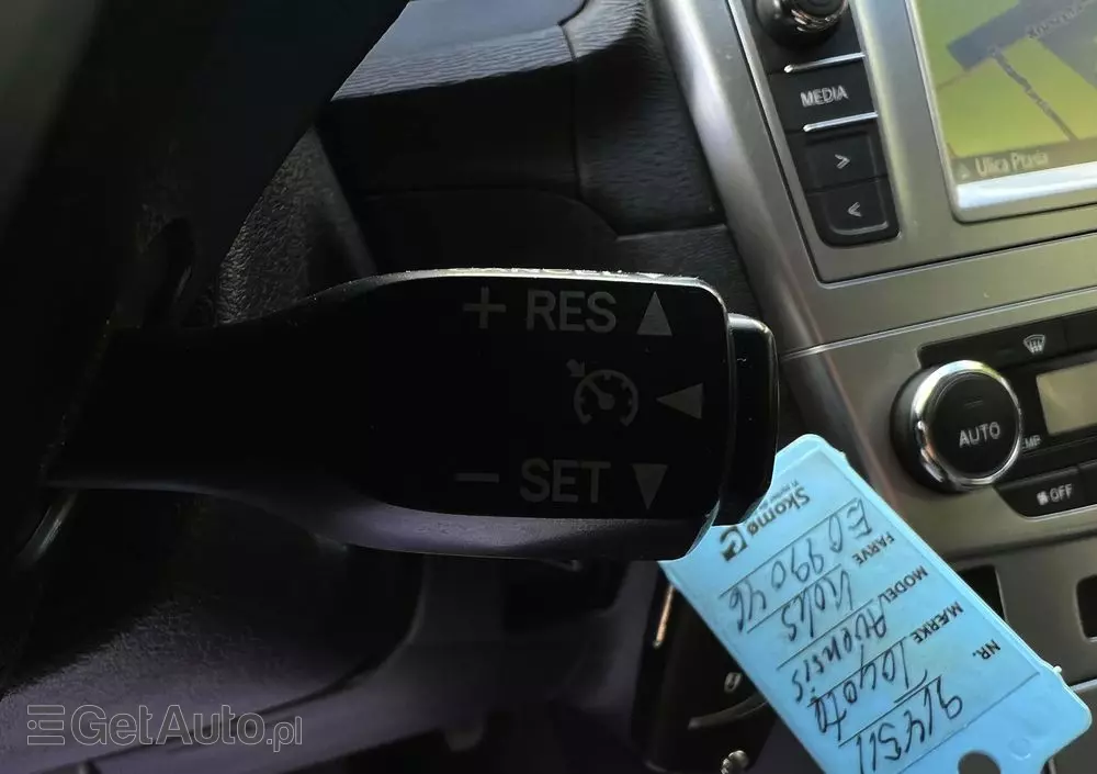 TOYOTA Avensis 1.8 Premium