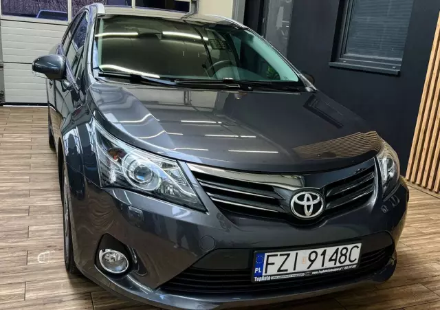 TOYOTA Avensis 1.8 Premium