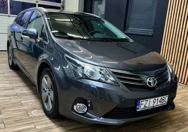 TOYOTA Avensis 1.8 Premium