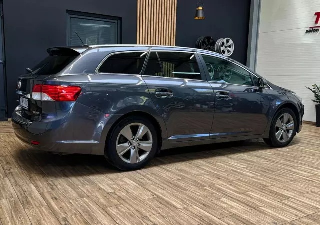 TOYOTA Avensis 1.8 Premium